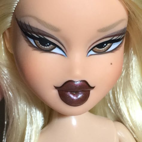 Lolliword✨ (@lwrepaints) • Instagram photos and videos Bratz Dolls Make Up, Brown Bratz Doll Aesthetic, Bratz Eyes, Bratz Eye Makeup, Bratz Makeup Inspired, Character Makeup Looks, Bratz Lips, Bratz Core, Bratz Doll Makeup