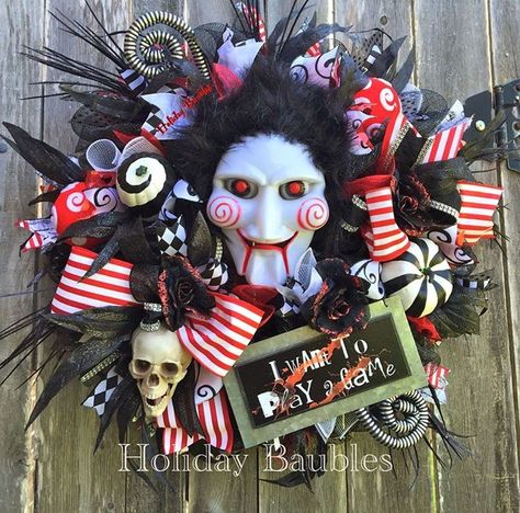 Jigsaw I WaNt to pLaY a GaMe by Holiday Baubles Scary Wreaths, Horror Wreaths, Horror Wreath, Christian Halloween Crafts, Halloween Iv, Jigsaw Halloween, Scary Halloween Wreath, Creepy Crafts, Easy Outdoor Halloween Decorations