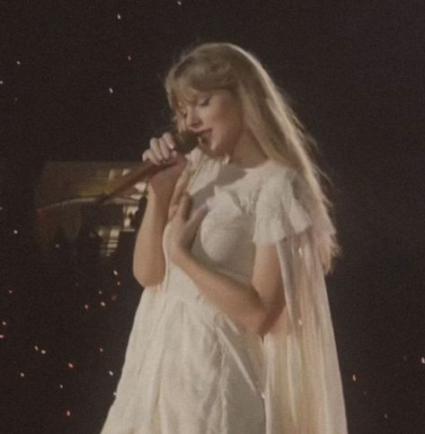 Results for quiz What Taylor swift girl are you? Taylor Swifr, Taylor Swift Playlist, Folklore Era, Folklore Aesthetic, Taylor Swift Images, Beige Icons:), Taylor Swift Albums, Estilo Taylor Swift, Concert Aesthetic