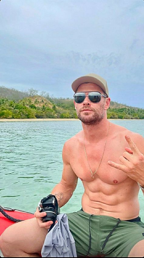 Chris Hemsworth Body, Chris Hemsworth Shirtless, Hemsworth Brothers, Chris Hemsworth Thor, Ginger Men, Liam Hemsworth, Chris Pratt, Muscular Men, Hot Actors