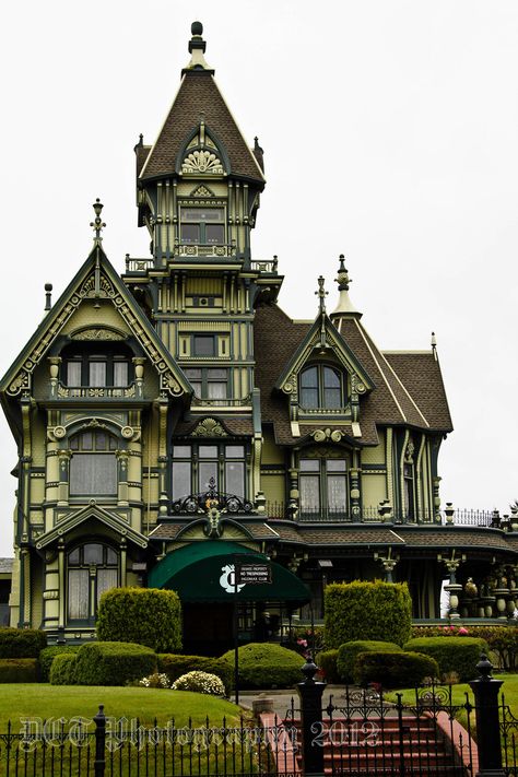 Road Trip West Coast, Historic Victorian Homes, Carson Mansion, Mansion Homes, Mansion Aesthetic, Old Victorian Homes, Victorian Style Homes, Old Mansions, Victorian Mansions