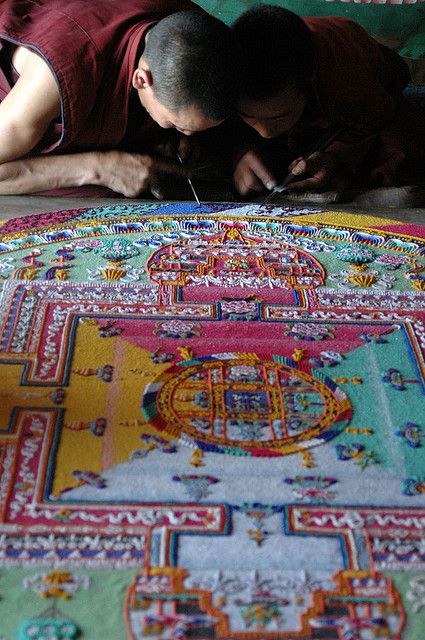 Sand Mandala, Tibetan Mandala, Gautama Buddha, Sand Painting, Tibetan Art, Buddhist Monk, Tibetan Buddhism, Sand Art, Tibetan Buddhist