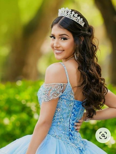 Sweet Sixteen Poses, Quince Photo Shoot Ideas, Quince Portraits Picture Ideas, Sweet 16 Poses Photography, 15 Pictures Ideas, Pre Quince Photoshoot Ideas, Poses For Quinceanera Pictures, Quinceañera Poses Ideas, Quince Picture Poses