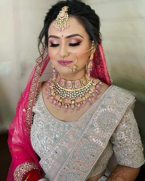 Eye Makeup Red Dress, Soft Pink Makeup, Indian Eye Makeup, Pink Wedding Makeup, Bride Makeup Natural, Bridal Makeup Ideas, Indian Makeup Looks, Bridal Makeup Videos, Make Up Gold