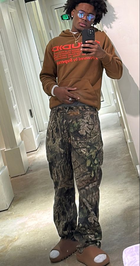 Brown And Camo Outfit, Realtree Camo Pants Outfit Men, Men’s Camo Pants Outfit, Camo Fits Men, Camo Cargo Pants Outfit Men, Brown Hoodie Outfit Men, Camo Outfits Mens, Camo Outfit Men, Brown Pants Outfit Men