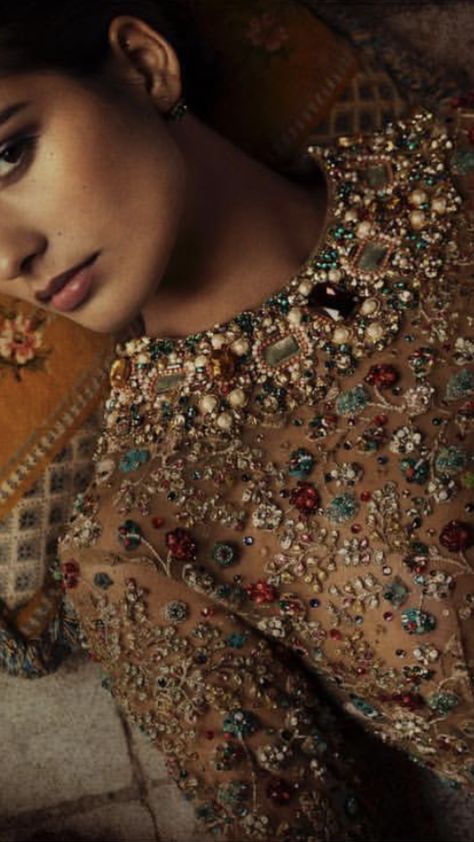 Sabyasachi Embroidery, Casual Bridal Dress, Bridal Chura, Geometric Fashion, Beadwork Embroidery, Beautiful Gold Necklaces, Couture Embroidery, Bridal Dress Fashion, Bead Embroidery Patterns