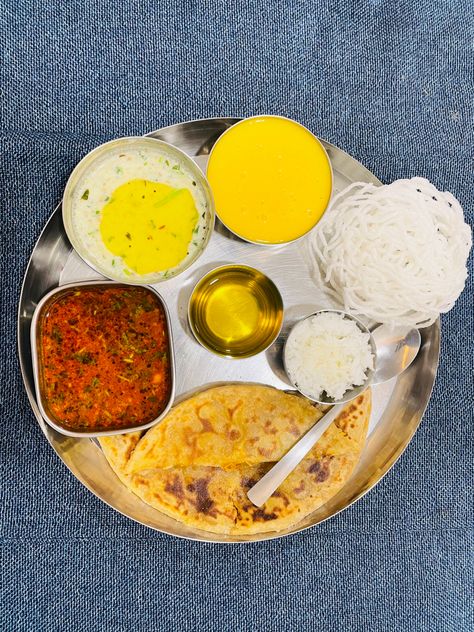 Maharashtrian Thali, Puran Poli, Diwali Decor, Bride Floral, Homemade Food, Diwali, Homemade Recipes, Mood Board, Quick Saves