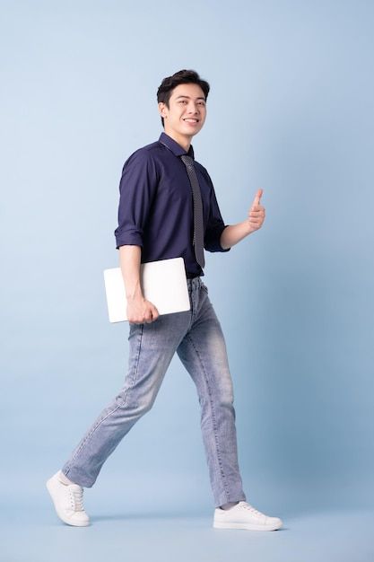 Full length image of young asian busines... | Premium Photo #Freepik #photo #chinese-man #buisness-man #business-man #asian-businessman Asian Business Man, Modelling Reference, Teacher Reference, Jumping Poses, Vietnamese Men, Lycra Shorts, International Flight, Office People, Student Photo