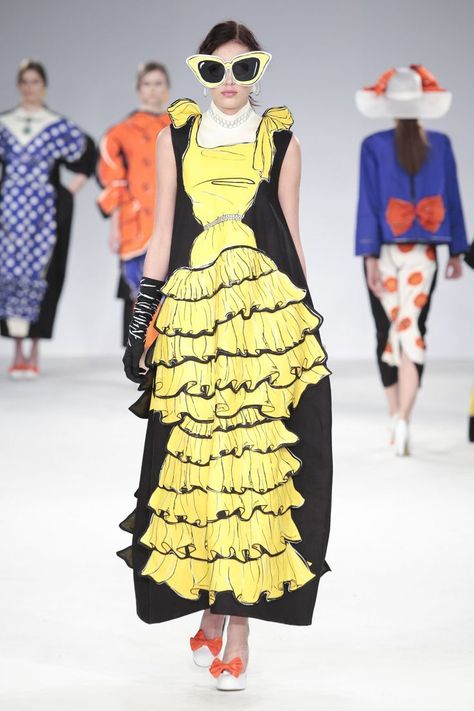 patterns Pop Art Fashion, Graduation Style, Design Moda, Quirky Fashion, Weird Fashion, Yellow And Black, Spring Summer 2015, Paper Doll, Summer 2015