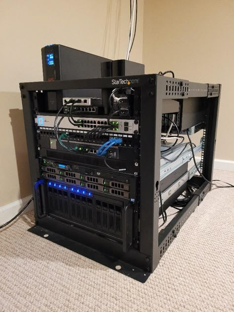 Home Server Rack, Bed In The Closet, Pc Build Ideas, Neurons Wallpaper, Cyberpunk Cars, Data Center Design, Home Server, Server Ideas, Security Room