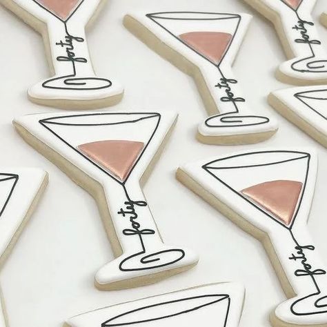 The Cookie Diaries on Instagram: "I LOVE these martini cookies by Sara from @kookycookielady!! She used our martini glass cutter to create these and I just love this look!  #3dprintedcookiecutters #cookiecuttershop #canadiancookiecuttersupplier #canadiancookiecuttershop #birthdaycookies #4thbirthdaycookies #martinicookies #martiniglasscookies #martinicookiecutter #martiniglasscookiecutter #kookycookielady #thecookiediaries" Champagne Bottle Cookies Decorated, Martini Cookies Decorated, Espresso Martini Cookies Decorated, Bach Cookies, Martini Themed Party, Martini Cookies, Martini Glass Cookies, Birthday Martini, Bday Cookies