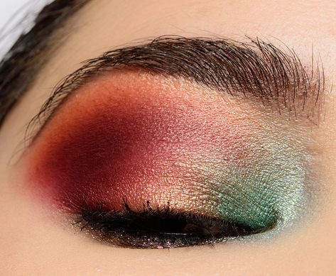 Christmas Eye Looks, Christmas Eyeshadow Looks, Holiday Eye Makeup, Christmas Makeup Simple, Holiday Eyeshadow, Xmas Makeup, Christmas Eyeshadow, Holiday Eye, Christmas Eye Makeup