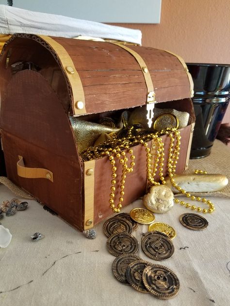 Cardboard chest diy Treasure Chest Costume, Diy Cardboard Treasure Chest, Cardboard Box Treasure Chest, Pirate Boxes Diy, Cardboard Treasure Chest, Diy Pirate Chest Cardboard Boxes, Pirate Chest, Chests Diy, Pirate Props