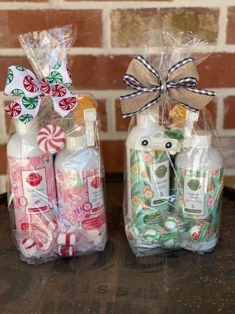 Counter Clean and dish soap make great Christmas bundles! Scentsy Christmas Bundles, Scentsy Christmas Gift Basket Ideas, Scentsy Holiday Gift Ideas, Scentsy Christmas Gifts, Scentsy Booth Display Ideas, Christmas Scentsy Gift Ideas, Scentsy Gift Bags, Scentsy Christmas Gift Ideas, Scentsy Gift Ideas