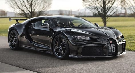 It took Bugatti around five years to build 300 units of the Chiron. Chiron Pur Sport, Tmax Yamaha, Royce Car, Hyper Cars, Black Cars, Wallpaper Luxury, Aesthetic Cool, Car Organization, Aesthetic Car