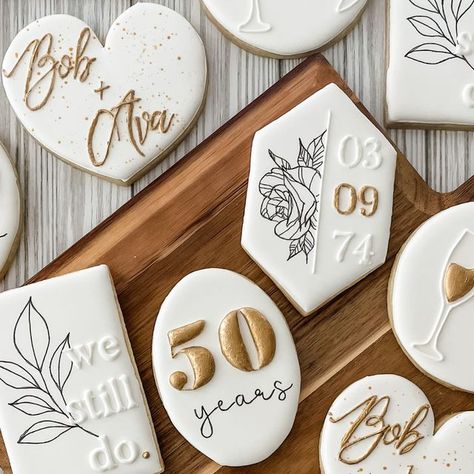 Leda Davis on Instagram: "Out of my element! Usually I’m asked to do birthdays and the occasional baby shower! But this is my 3rd request recently for anniversary/wedding sets. How did I do?!  Inspo: @ellascookiejar @sugarsbyshell   #anniversary #anniversarycookies #sugarcookies #cookie #cookies #royalicingcookies #royalicing #decoratedsugarcookies #decoratedcookies #cookiesofinstagram #houstonsugarcookies" 50 Th Anniversary Decorated Cookies, 60th Birthday Party Cookies, Anniversary Party Cookies, 40th Wedding Anniversary Cookies, Anniversary Cookies Ideas, Vow Renewal Cookies, 25th Wedding Anniversary Cookies, 40th Anniversary Cookies, White And Gold Birthday Cookies