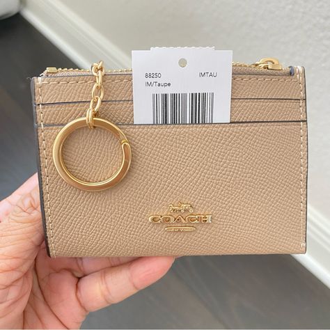 Crossgrain Leather Two Credit Card Slots Id Window Zip-Top Closure, Fabric Lining Attached Split Key Ring 4 1/4" (L) X 3" (H) X 1/2" (W) Style No. 88250 No Discount ! Senora Era, Accessory Inspo, Handbag Essentials, Card Case Wallet, Jewelry Lookbook, Coach Accessories, Cute Bags, Key Card Holder, Christmas Wishlist