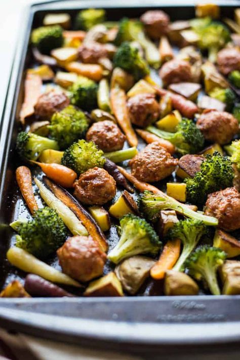 Meatball And Vegetables, Meatballs And Vegetables, Meatball Dinner Ideas, Vegetable Sheet Pan, Sheet Pan Dinners Healthy, Vegetable Meatballs, Traybake Recipes, Healthy Nibbles, Budget Dinner