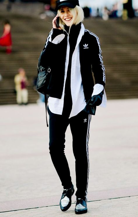 Track Suits Women Style, Australian Street Style, Adidas Street Style, Track Suits Women, Looks Adidas, Track Pants Outfit, Sports Chic Outfit, Adidas Outfit Women, Look Adidas