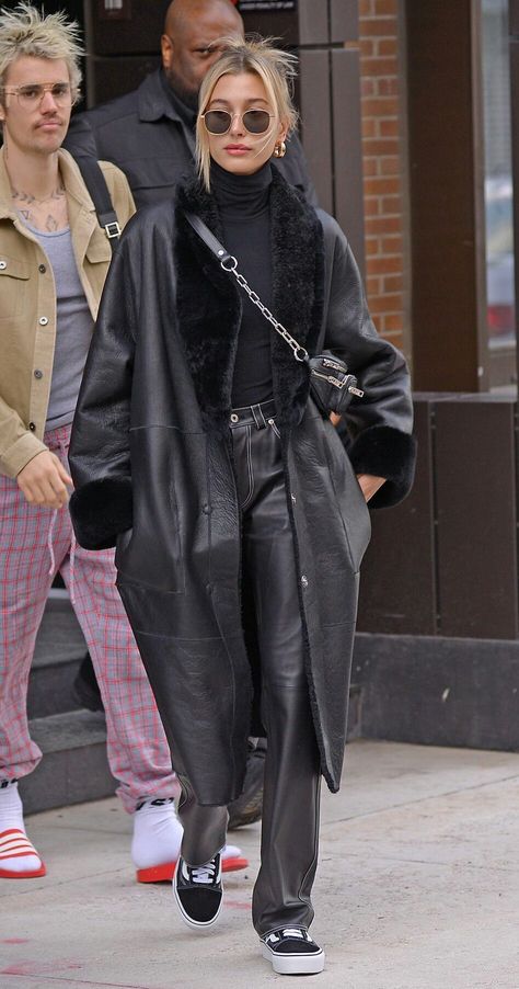 Hailey Bieber Leather Coat, London Fashion Winter Street Chic, Hailey Baldwin Street Style, Ireland Fashion, Grunge Chic, Hailey Baldwin Style, Leather Trench, Looks Black, Looks Street Style