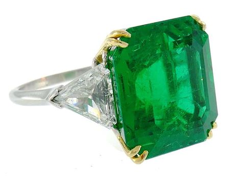 For Sale on 1stDibs - Stunning three-stone platinum ring created by Harry Winston. The ring features an amazing color with fascinating glow 14.04-ct Colombian emerald flanked Emerald Statement Ring, Colombian Emerald Ring, Triangle Diamond, Platinum Diamond Rings, Emerald Diamond Ring, Bracelet Love, Colombian Emeralds, Diamond Cocktail Rings, Green Jewelry