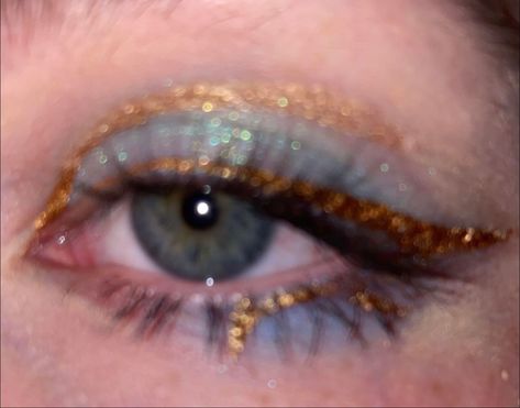 Glitter Makeup Blue Eyes, Blue And Gold Dress Aesthetic, Light Blue And Gold Eye Makeup, Gold And Teal Makeup, Gold Blue Eye Makeup, Blue Eyes Gold Eyeshadow, Gold Blue Eyeshadow, Navy And Gold Makeup, Dark Blue And Gold Makeup