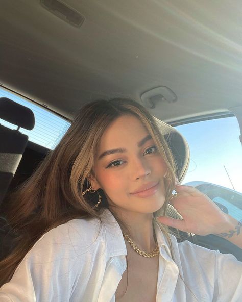 @lilymaymac on Instagram: “Splendid Sunday ft. My banh mi 🤤” Pose Mode, Blogger Poses, Car Selfies, Car Selfie, Lily Maymac, Mirror Selfie Poses, Selfie Poses Instagram, Banh Mi, Pic Pose