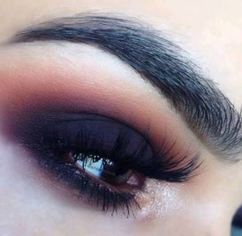 Learn How to Apply Dark Eyeshadow Blue Smokey Eye, Smoky Eyes, Beauty Make-up, Makijaż Smokey Eye, Trendy Makeup, Make Up Looks, Fall Makeup, Makeup Goals, Makeup Tutorials