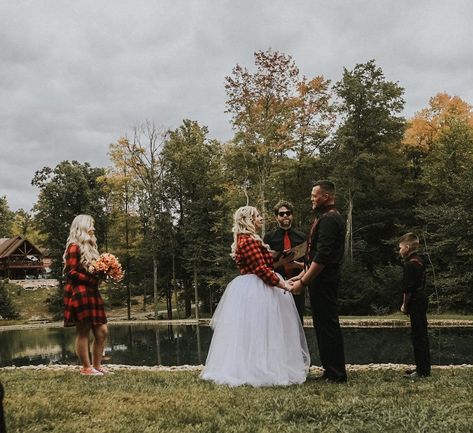 Buffalo Plaid Wedding Dress, Buffalo Plaid Wedding Decor, Fall Plaid Wedding, Buffalo Plaid Wedding Ideas, Flannel Wedding Dress, Plaid Wedding Ideas, Buffalo Plaid Wedding, Plaid Wedding Dress, Cowgirl Wedding Dress