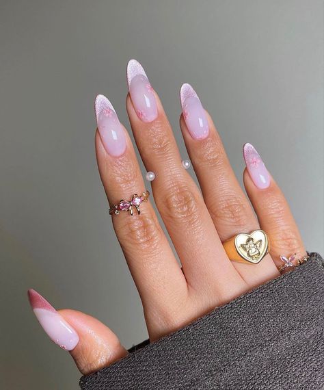 #nails #nailart #nailsofinstagram #naildesign #nailpolish #nailstagram #nailideas Cat Eye Polish, Nails Medium Almond, New Years Eve Nails, Gel Press On Nails, Press On Nails Medium, Medium Almond, Glitter Gel Nails, Classy Acrylic Nails, Gel Press