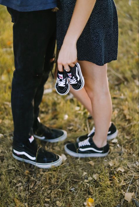 Unique Expecting Announcements, Vans Maternity Shoot, Converse Baby Announcement, Vans Family Pictures, Sneaker Baby Announcement, Vans Pregnancy Announcement, Vans Baby Announcement, Baby Announcement Photoshoot With Kids, 1st Baby Announcement