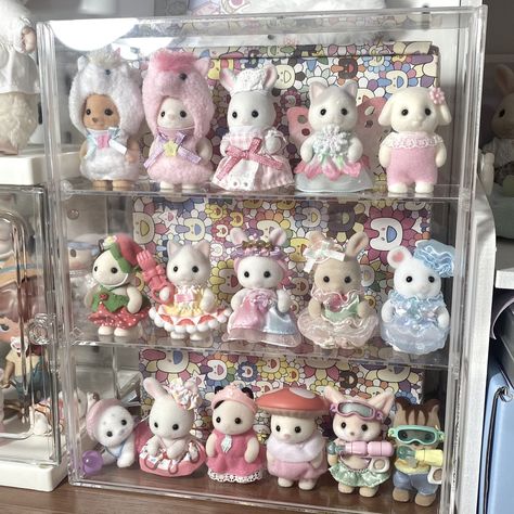 Calico Critters Toys, Calico Critter Organization, Sylvanian Family Aesthetic, Calico Critter Collection, Calico Critters Collection, Sylvanian Families Collection, Calico Critter Display, Sylvanian Families Display, Sylvanian Display