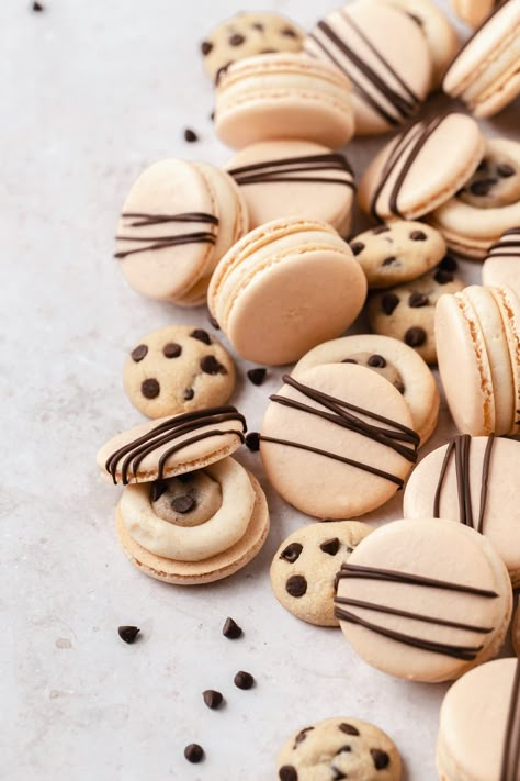 Cookie Butter Macarons, Macroom Cookies, Fancy Macarons, Cookie Dough Macarons, Macarons Design, Chocolate Chip Macaroons, Cookie Macarons, Cookie Dough Buttercream, Macaron Designs