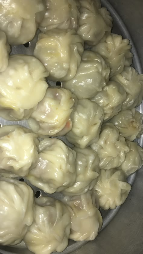 Homemade Momos Snap, Homemade Momos, Food Quotes Instagram, Aesthetic Dumplings, Chat Food, Food Pastries, Food Workout, Pakistani Aesthetic, Dr Food