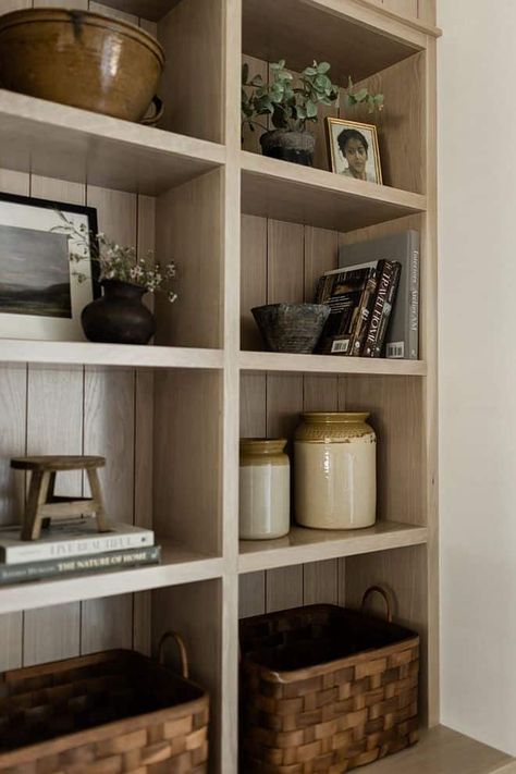 20 Built-in Bookshelf Styling Ideas » Lady Decluttered Bookshelves Farmhouse Style, French Country Bookshelf Ideas, Antique Bookshelf Decor, China Cabinet Decorating Ideas, Dark Bookshelf Styling, Modern Bookcase Styling, Cabinet Decorating Ideas, Open Shelf Decor, Bookshelf Styling Ideas