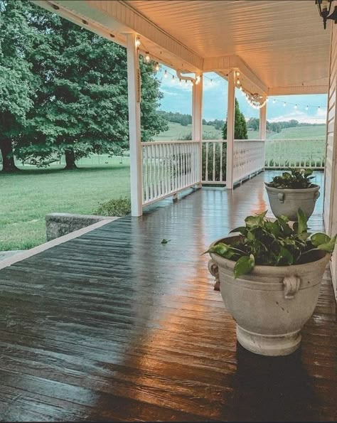 Big Front Porches, Front Porch Railings, Dream Life House, Beautiful Farm, Wrap Around Porch, Farmhouse Homes, House Goals, Dream House Plans, Farmhouse Design