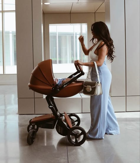 Luxury Mom Lifestyle, Luxury Mom Aesthetic, Boujee Mom Aesthetic, Rich Pregnant Aesthetic, Classy Mom Aesthetic, Rich Mom Goals, Mom Aesthetic Outfit, Mom Outfit Codes, Luxury Mom