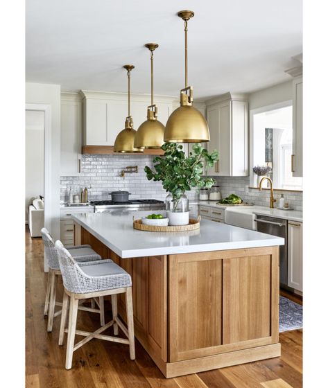 White Kitchen Traditional, Hgtv Kitchens, White Oak Kitchen, Wood Kitchen Island, Gold Kitchen, Oak Kitchen, Traditional Kitchen, Kitchen Remodel Idea, Wood Kitchen