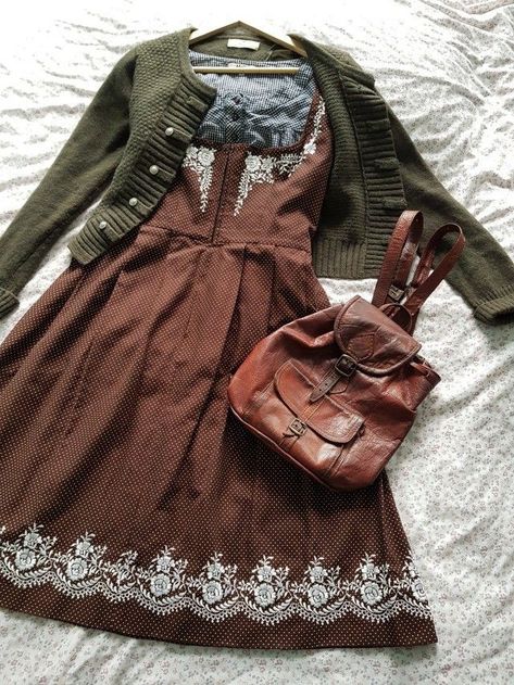 Forest Outfit Aesthetic, Dnd Family, Hobbitcore Outfits, Goblincore Outfits, Forest Mist, Cheeseburger Soup, Mode Hippie, Cottagecore Outfits, Cottagecore Fashion