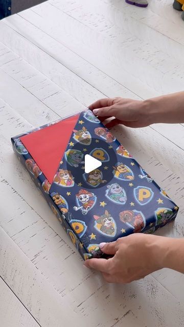 Sophie Liard | home | travel | Amazon Finds on Instagram: "Kids parties: I always buy a box shape present and I always do a card pocket. Don’t make it hard for yourself you know this is likely to be a last minute wrap 😆  How to measure:   Shorts sides: 2/3 up the edges  Long side 1: covers top of gift  Long side 2: covers of gift  #giftideas #giftwrapping" Gift Wrap With Card Pocket, Book Gift Wrapping Ideas For Kids, How To Wrap A Present, Diy Grandparent Gifts, Present Wrapping, Large Gift, How To Measure, Grandparent Gifts, Kids' Book