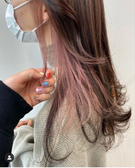 Purple Brown Hair Highlights, Pink Highlights In Brown Hair Underneath, Pink Hair Underneath Brown, Light Pink And Brown Hair, Pink Peekaboo Highlights Brunette, Pink Underlights, Brown Hair Fade, Pink Highlights In Brown Hair, Brown Hair Underneath