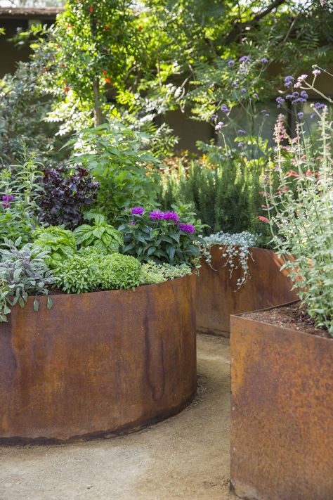 Outdoor planters Modern Planter, Cottage Garden Design, Planter Design, Have Inspiration, Contemporary Garden, Corten Steel, Garden Features, Veggie Garden, Garden Cottage