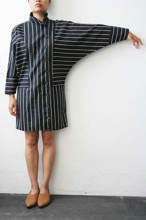 Áo Blu, Black White Striped Dress, Mode Abaya, Clothing Details, On The Run, Designs For Dresses, Top To Bottom, White Striped Dress, The Run