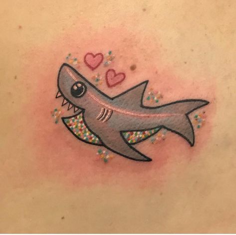 Cute shark tattoo Baby Shark Tattoo, Cute Shark Tattoo, Simple Shark Tattoo, Small Shark Tattoo, Ocean Theme Tattoos, Shark Tattoo Ideas, Hai Tattoo, Tattoo Apprenticeship, Shark Tattoo