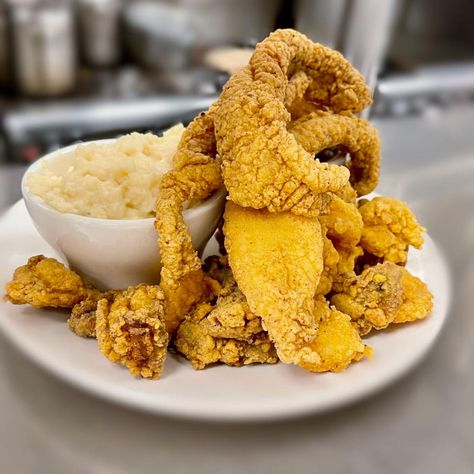 Gambit's Fall 2023 Dining Issue: Where to eat in New Orleans this fall, from gumbo and fried chicken to regional Indian dishes | Restaurant Guides | Gambit Weekly | nola.com Restaurant Organization, Barbecue Shrimp, Pops Restaurant, Autumn Dining, Seafood Platter, Retro Diner, Fried Shrimp, Restaurant Guide, Indian Dishes