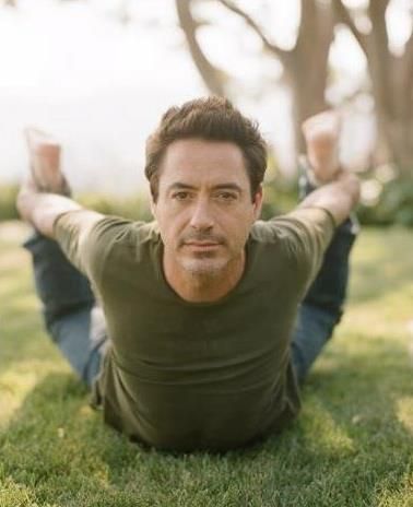 Guess Who Does Yoga...? on We Heart It Robert Downey Jr., Yoga Vinyasa, Bow Pose, Online Yoga Classes, Yoga Pictures, Sup Yoga, Yoga Iyengar, Yoga Exercises, Yoga Photography