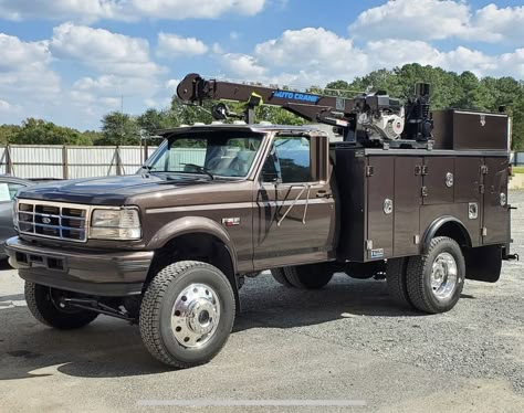 Welding Truck Bedding, Utility Truck Beds, Work Truck Ideas, Mechanics Service Truck, Ford Work Trucks, Work Truck Storage, Best Truck Camper, Ford Obs, Welding Trucks