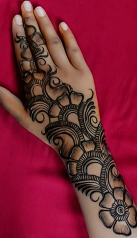 Arabic Designs Mehndi Back Hand, Arabic Design Back Hand, Basic Arabic Mehendi Designs, Back Hand Arabic Design, Arabic Mehandi Unique Back Hand, Simple Mehendi Designs For Back Hands, Full Hand Arebic Mehandi Design, Arabic Mendhi Designs Unique, Simple Mehndi Designs Back Hand Arabic