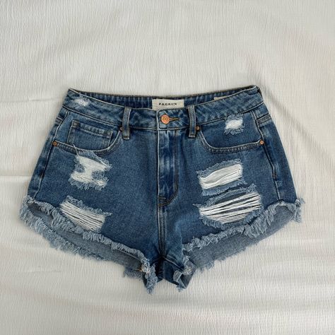 Pacsun Hi-Rise Festival Jean Shorts Zipper Up Front Pockets In Back & Front Dark Wash With Rips And Fraying Size 26 (Fits A 2-4) Nwt Retails For $45 Eminem Daughter, Diy Jeans Ideas, Summer Jean Shorts Outfit, Dark Jean Shorts, Dark Blue Jean Shorts, Blue Jeans Shorts, Dark Wash Shorts, Teen Crop Tops, Cute Ripped Jeans