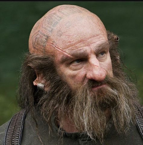 Dwalin's beard and head tattoos Hobbit Dwarves, Hobbit Pictures, Chaos Aesthetic, Lotr Characters, Hobbit Cosplay, Gandalf The Grey, The Hobbit Movies, Thorin Oakenshield, Bilbo Baggins